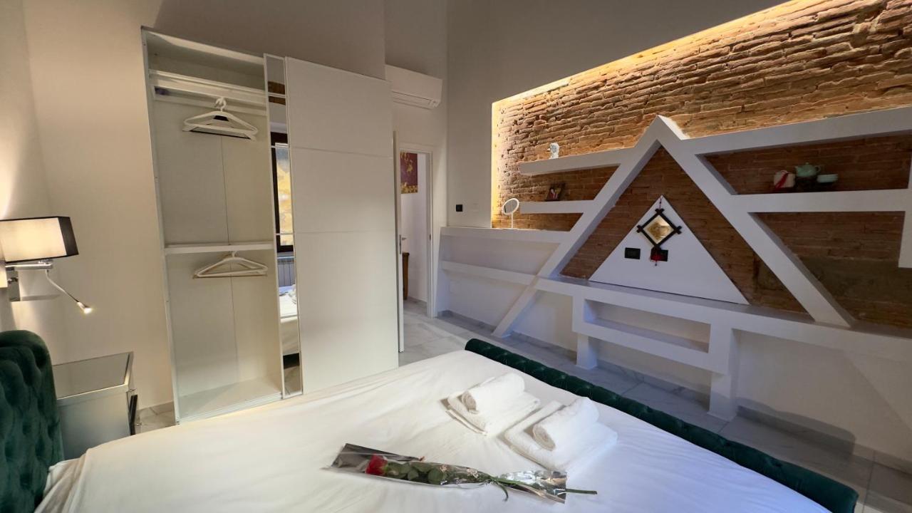 Suite Stylish & Cozy Apartment In The Heart Of Флоренция Экстерьер фото
