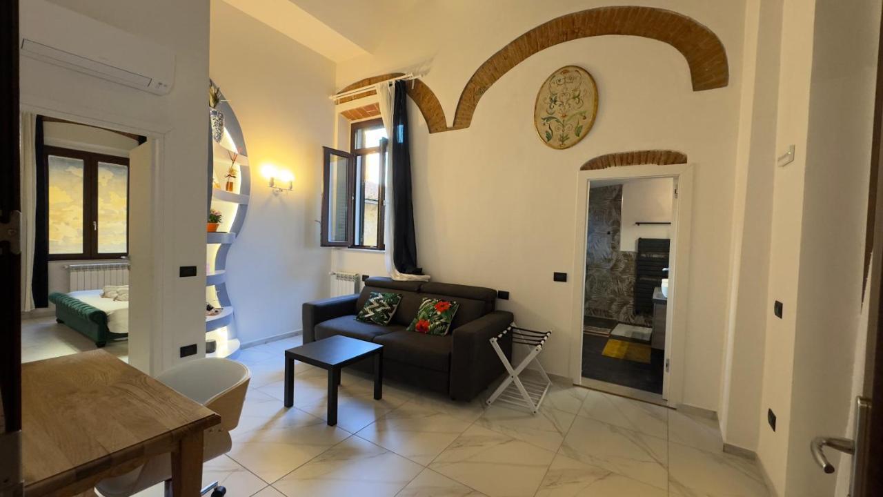 Suite Stylish & Cozy Apartment In The Heart Of Флоренция Экстерьер фото